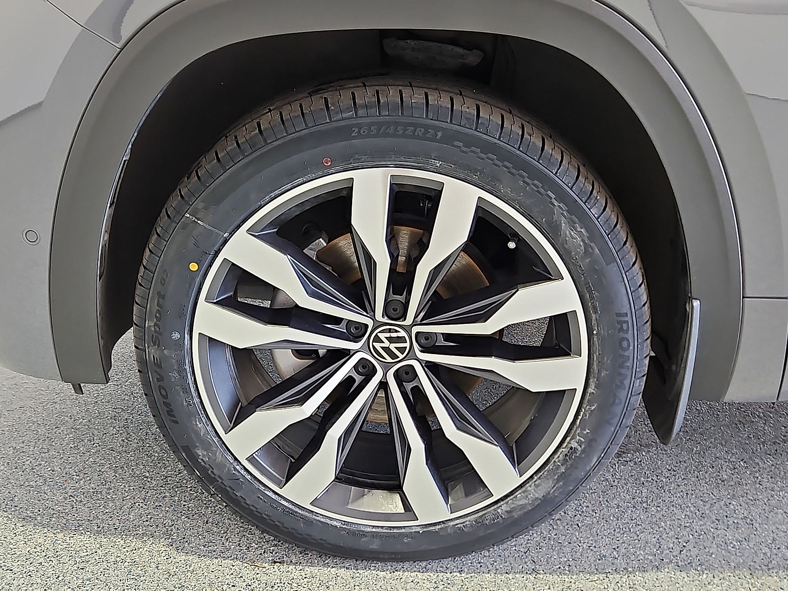 2023 Volkswagen Atlas Cross Sport 3.6L V6 SEL Premium R-Line - 10