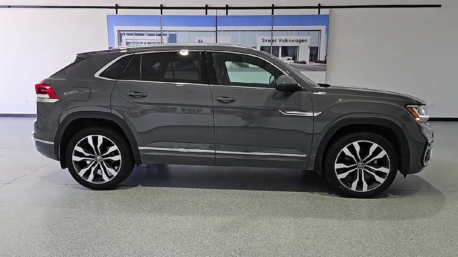 2023 Volkswagen Atlas Cross Sport 3.6L V6 SEL Premium R-Line - 8