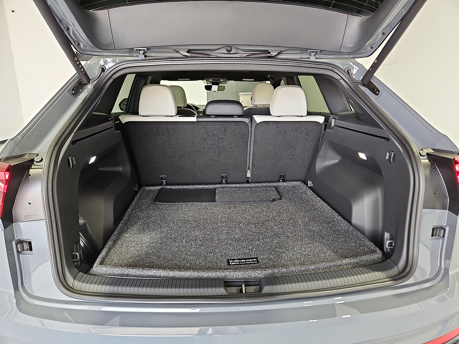 2026 Volkswagen Atlas Cross Sport photo 12 of 22
