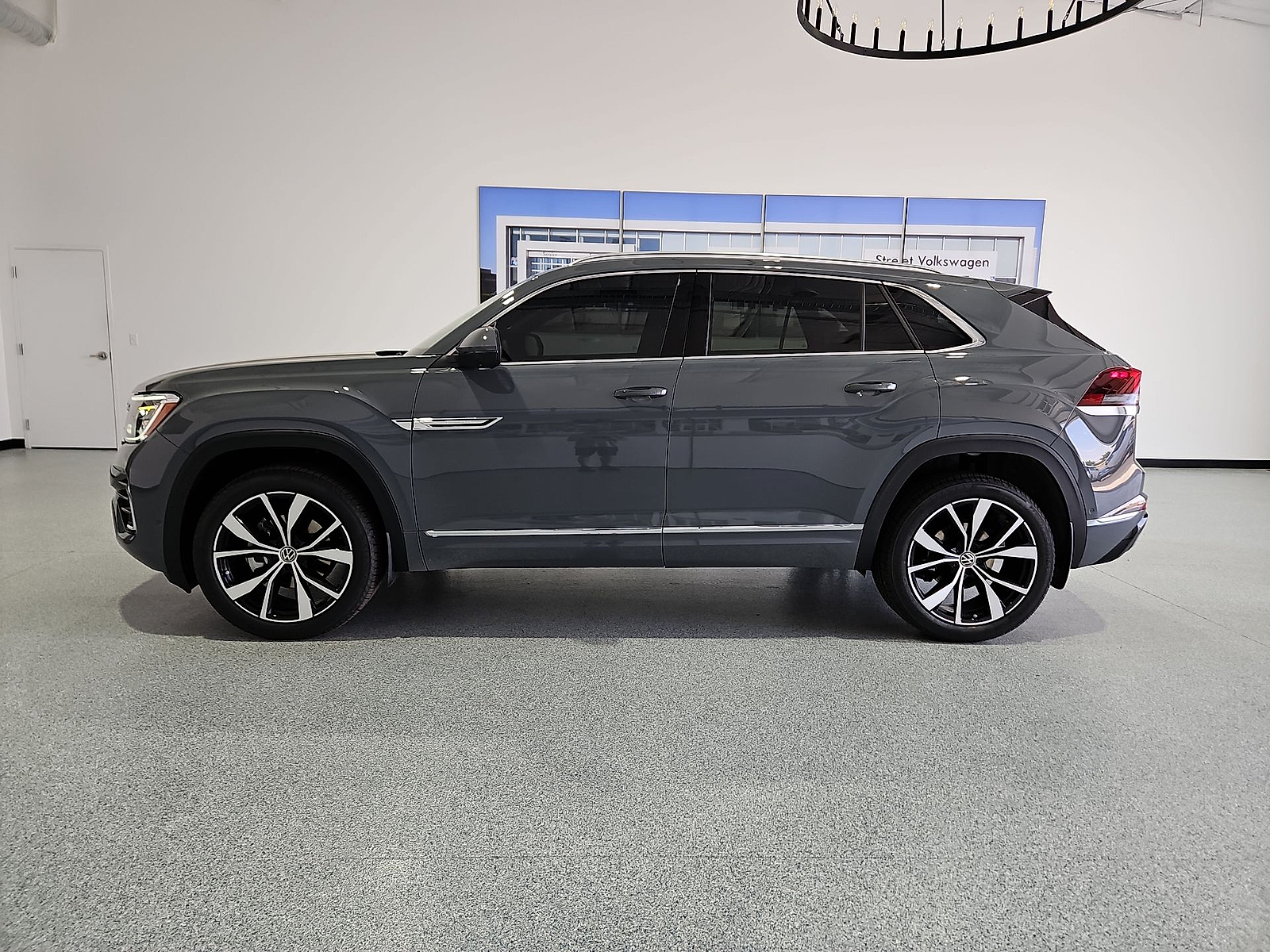 2026 Volkswagen Atlas Cross Sport photo 5 of 22