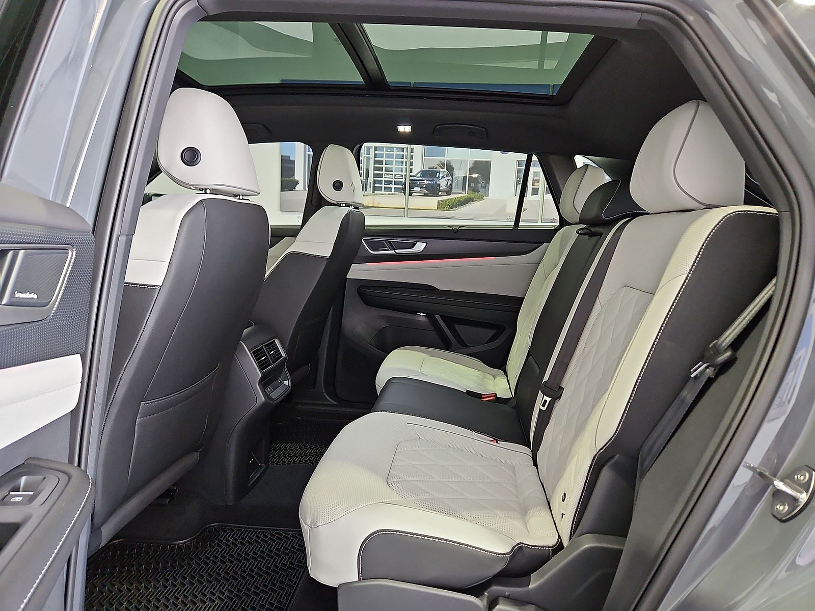 2026 Volkswagen Atlas Cross Sport photo 13 of 22