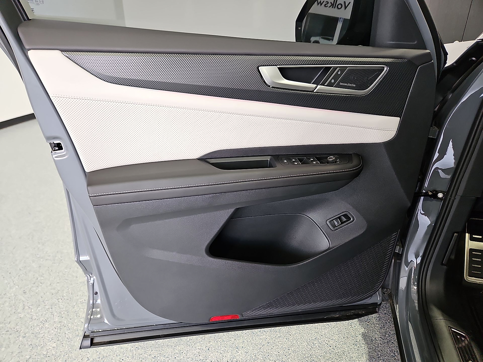 2026 Volkswagen Atlas Cross Sport photo 15 of 22