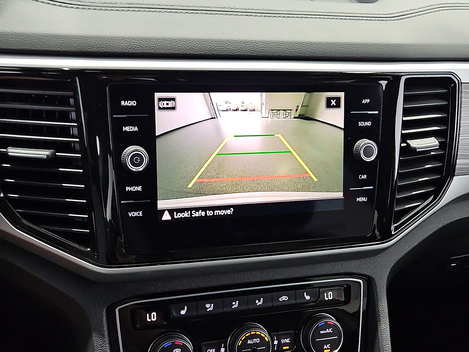 2022 Volkswagen Atlas Cross Sport 3.6L V6 SE w/Technology Pure White at Street VW of Amarillo