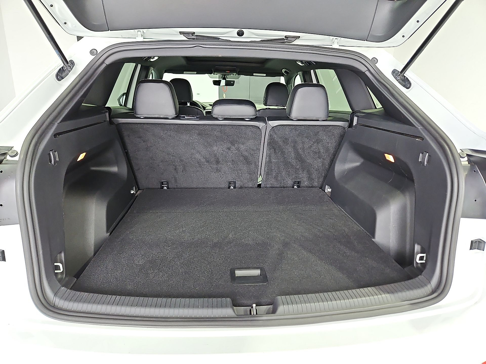 2022 Volkswagen Atlas Cross Sport 3.6L V6 SE w/Technology Pure White at Street VW of Amarillo