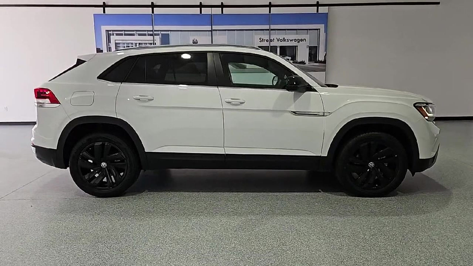 2022 Volkswagen Atlas Cross Sport 3.6L V6 SE w/Technology Pure White at Street VW of Amarillo