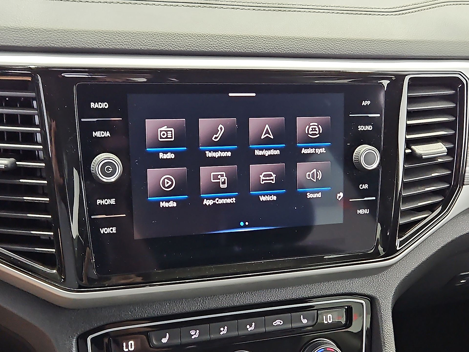 2022 Volkswagen Atlas Cross Sport 3.6L V6 SE w/Technology Pure White at Street VW of Amarillo