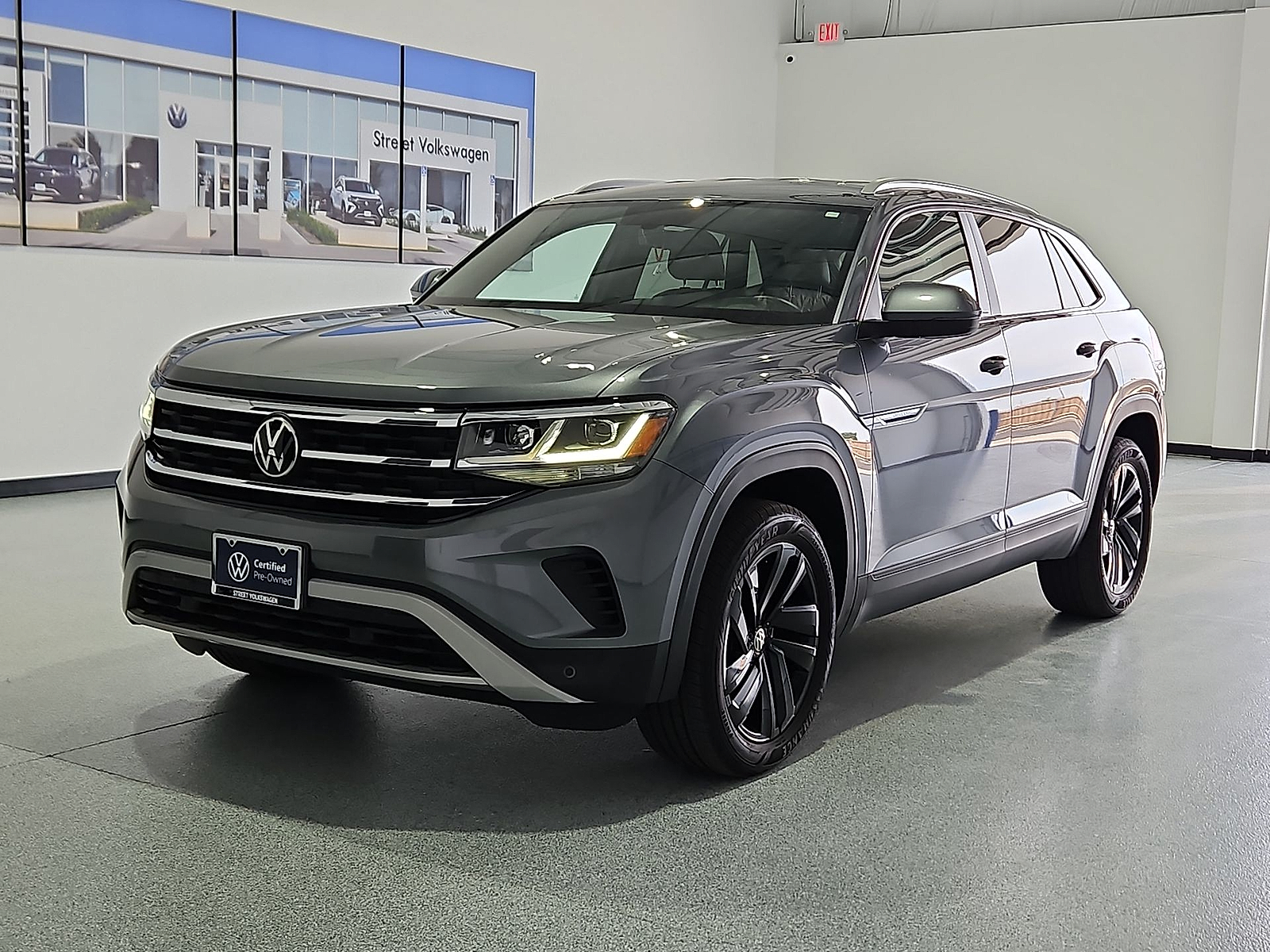 2022 Volkswagen Atlas Cross Sport 2.0T SE w/Technology Platinum Gray Metallic at Street VW of Amarillo