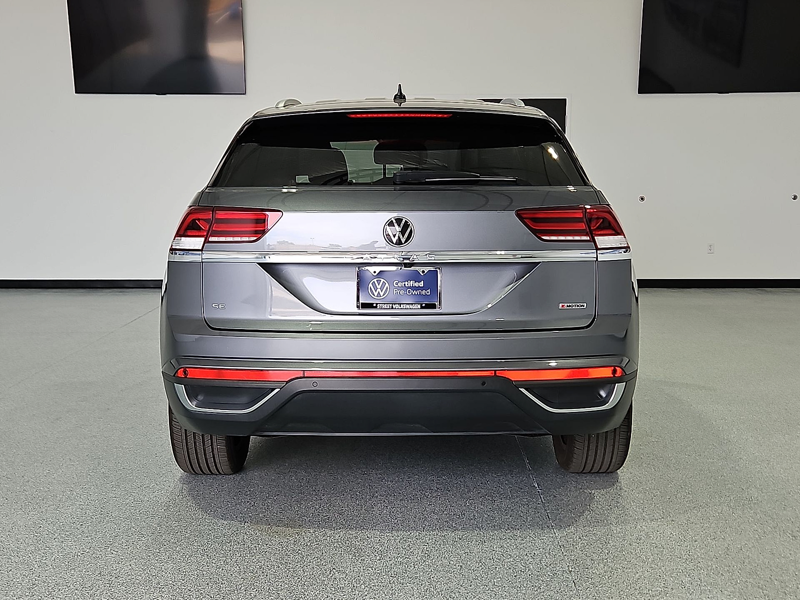 2022 Volkswagen Atlas Cross Sport 2.0T SE w/Technology Platinum Gray Metallic at Street VW of Amarillo