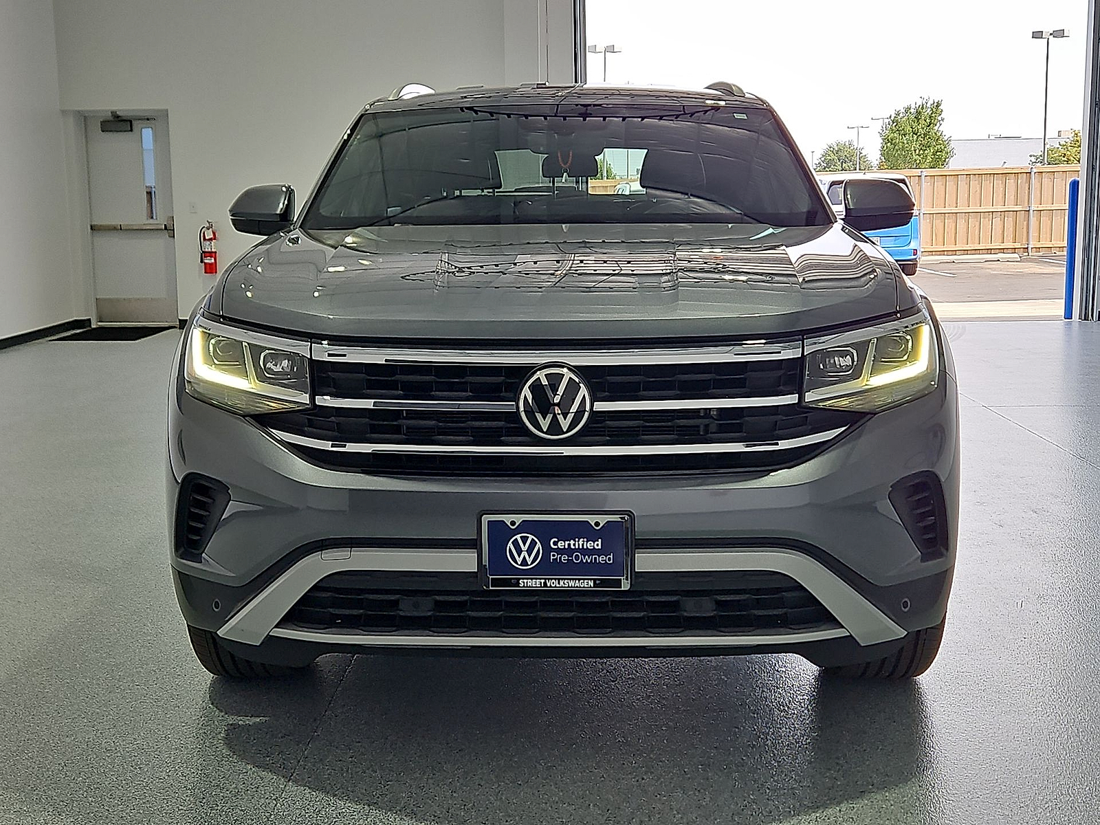 2022 Volkswagen Atlas Cross Sport 2.0T SE w/Technology Platinum Gray Metallic at Street VW of Amarillo