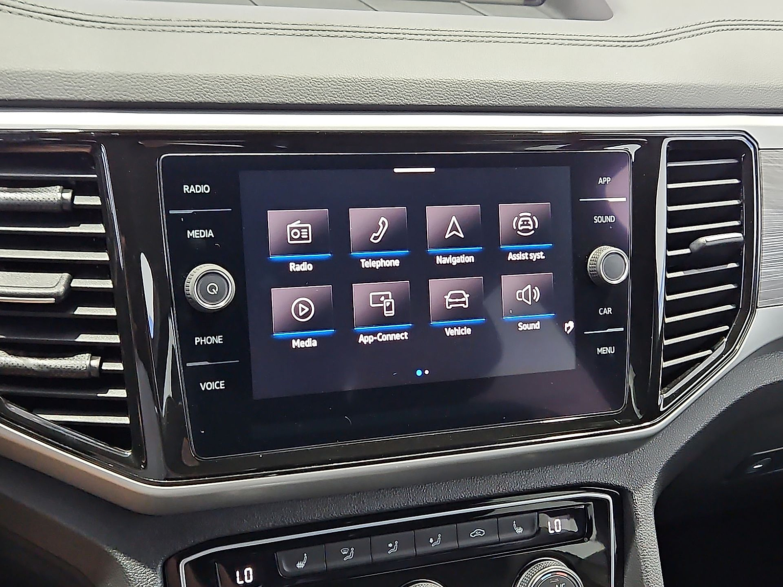 2022 Volkswagen Atlas Cross Sport 2.0T SE w/Technology Platinum Gray Metallic at Street VW of Amarillo