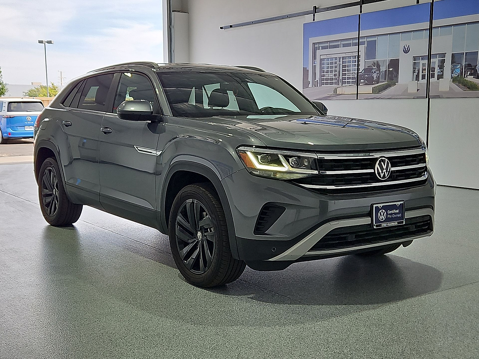 2022 Volkswagen Atlas Cross Sport 2.0T SE w/Technology Platinum Gray Metallic at Street VW of Amarillo