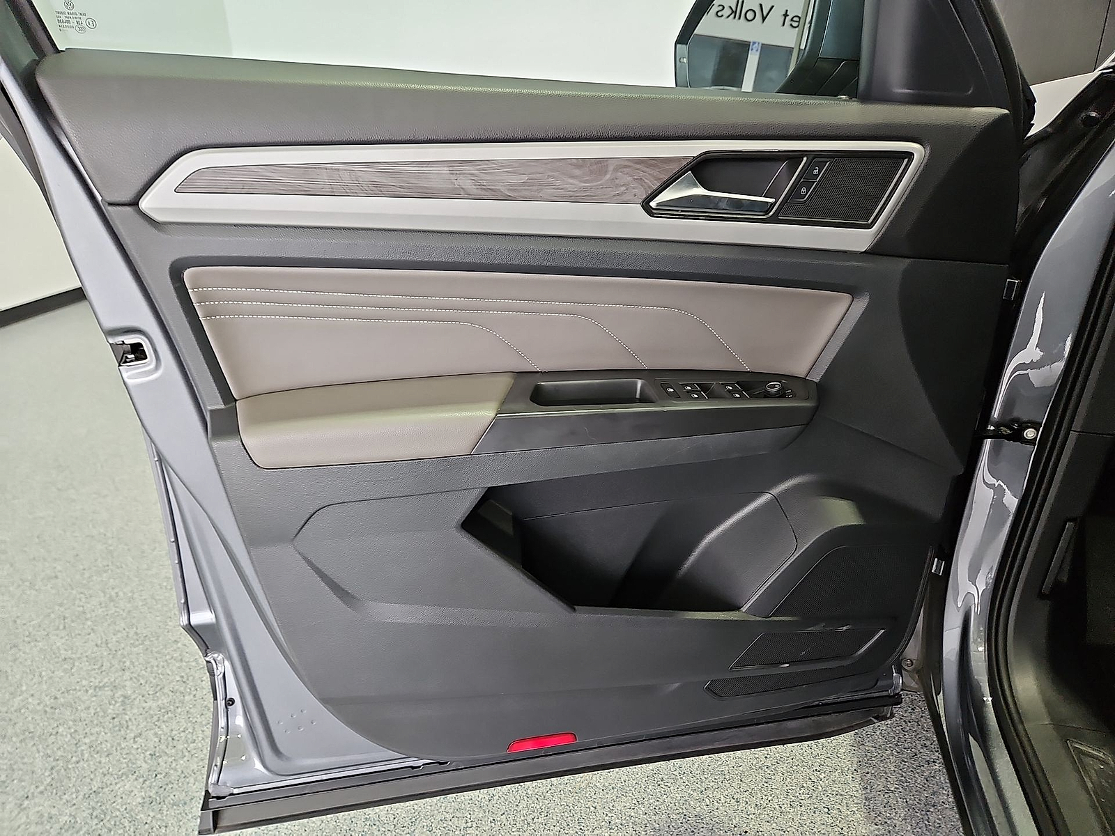 2022 Volkswagen Atlas Cross Sport 2.0T SE w/Technology Platinum Gray Metallic at Street VW of Amarillo