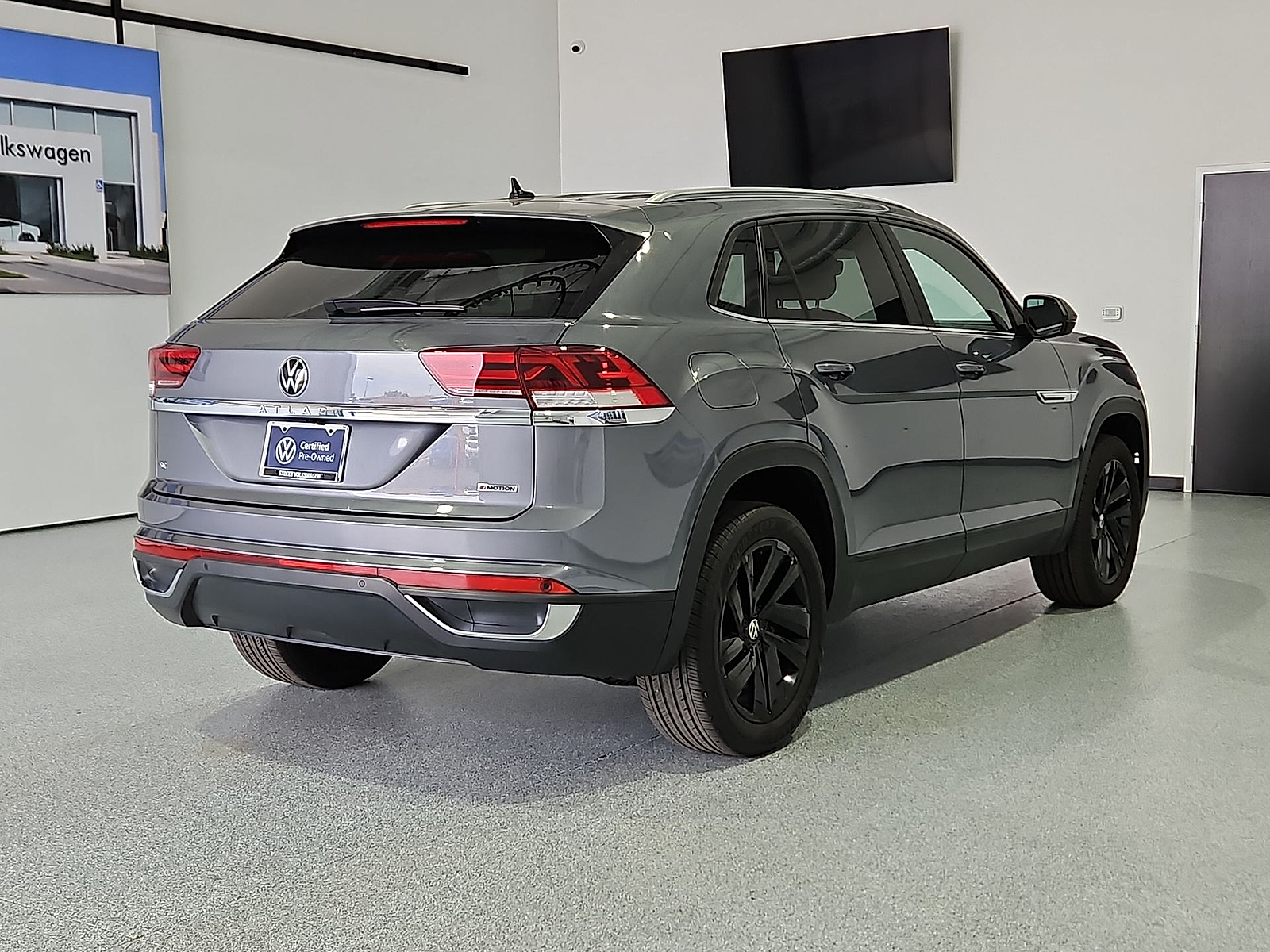 2022 Volkswagen Atlas Cross Sport 2.0T SE w/Technology Platinum Gray Metallic at Street VW of Amarillo