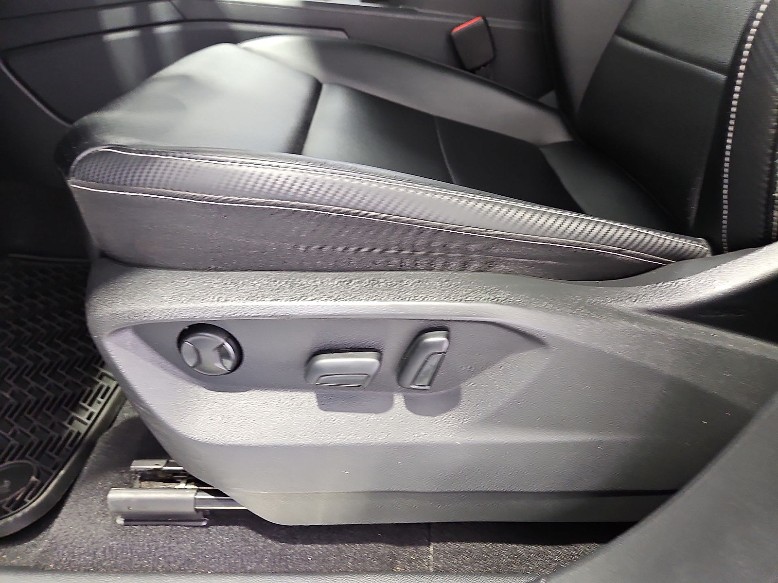 2022 Volkswagen Atlas Cross Sport 2.0T SE w/Technology Platinum Gray Metallic at Street VW of Amarillo