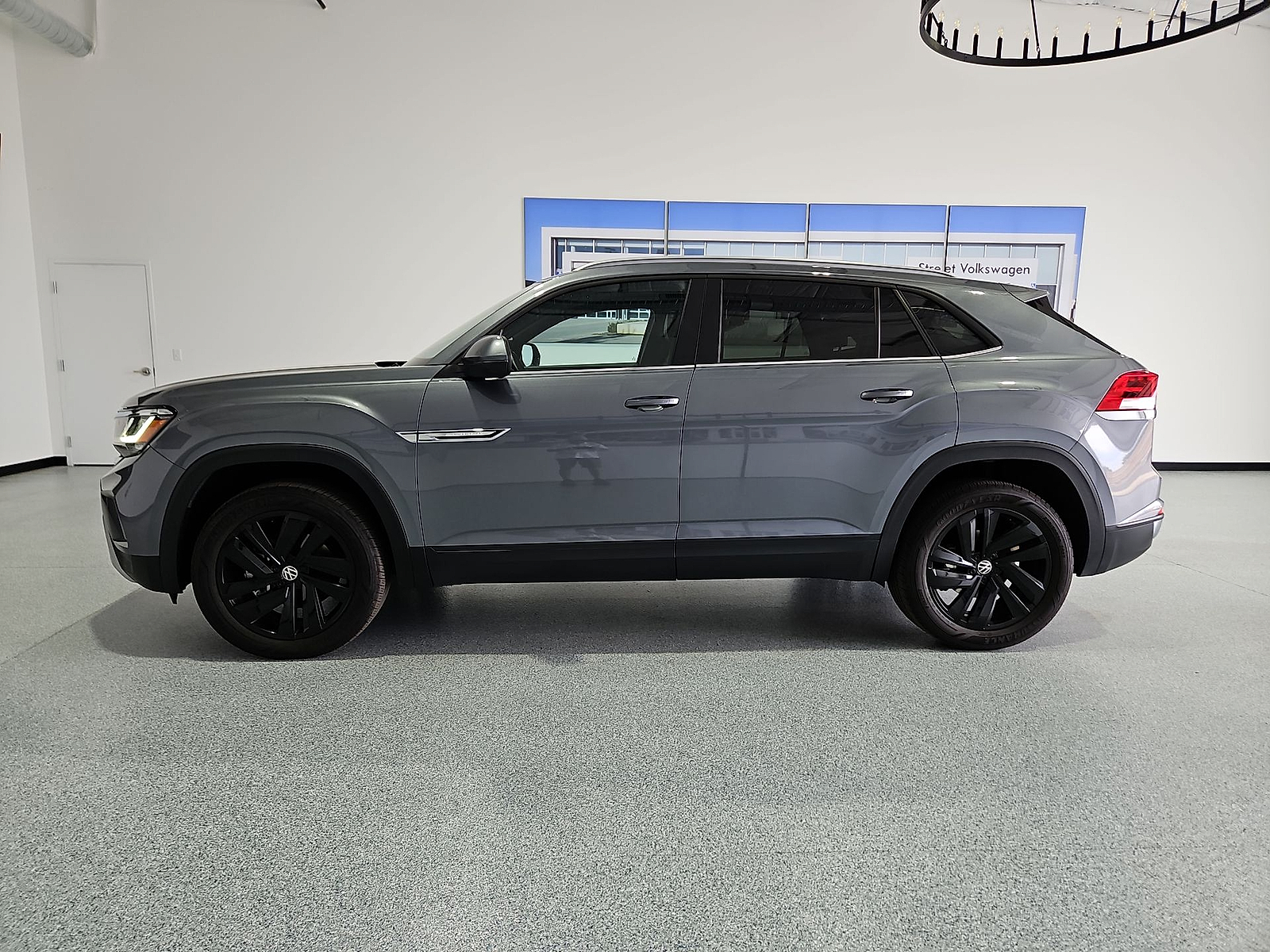 2022 Volkswagen Atlas Cross Sport 2.0T SE w/Technology Platinum Gray Metallic at Street VW of Amarillo
