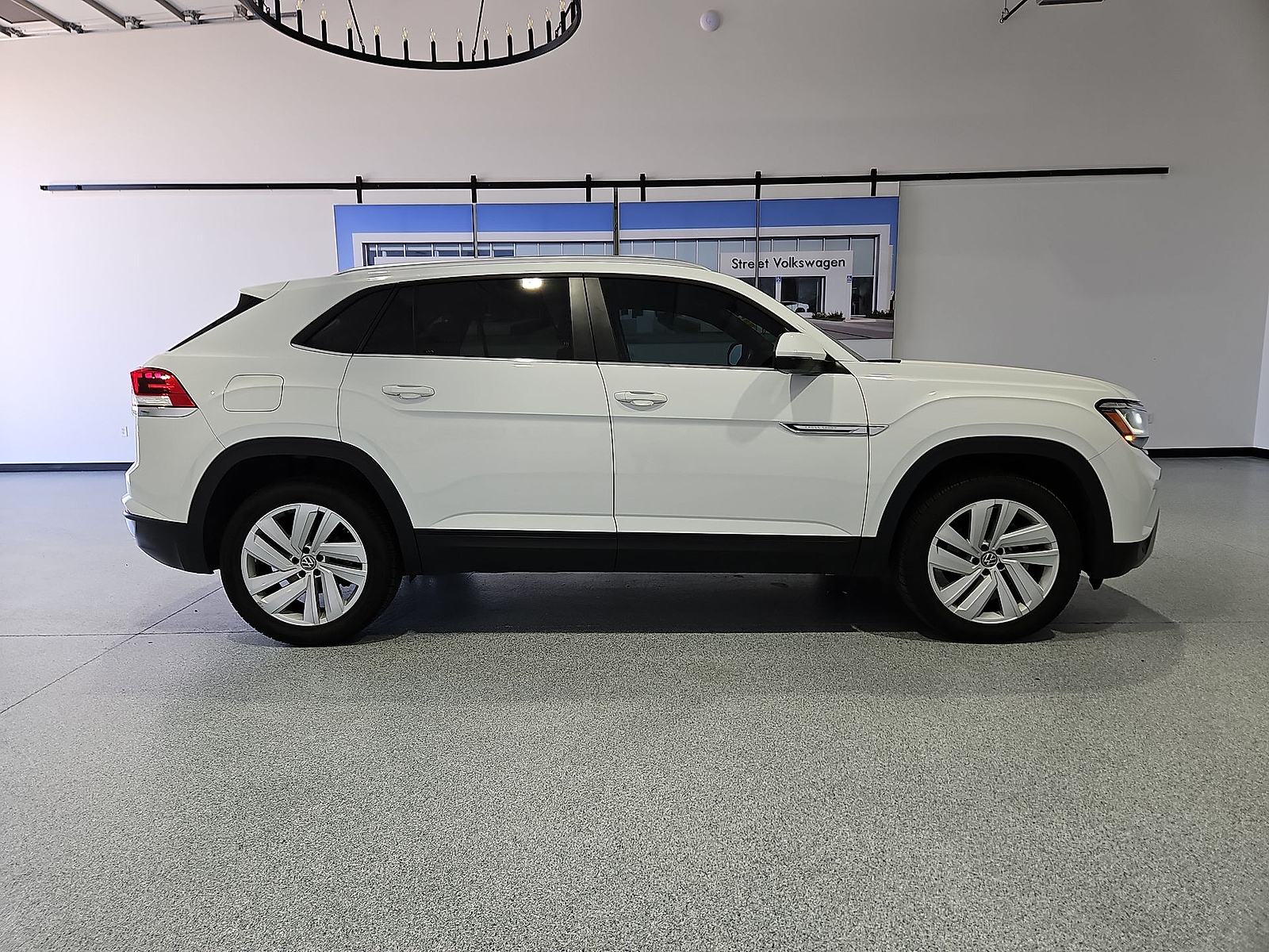 2023 Volkswagen Atlas Cross Sport 3.6L V6 SE w/Technology - 8