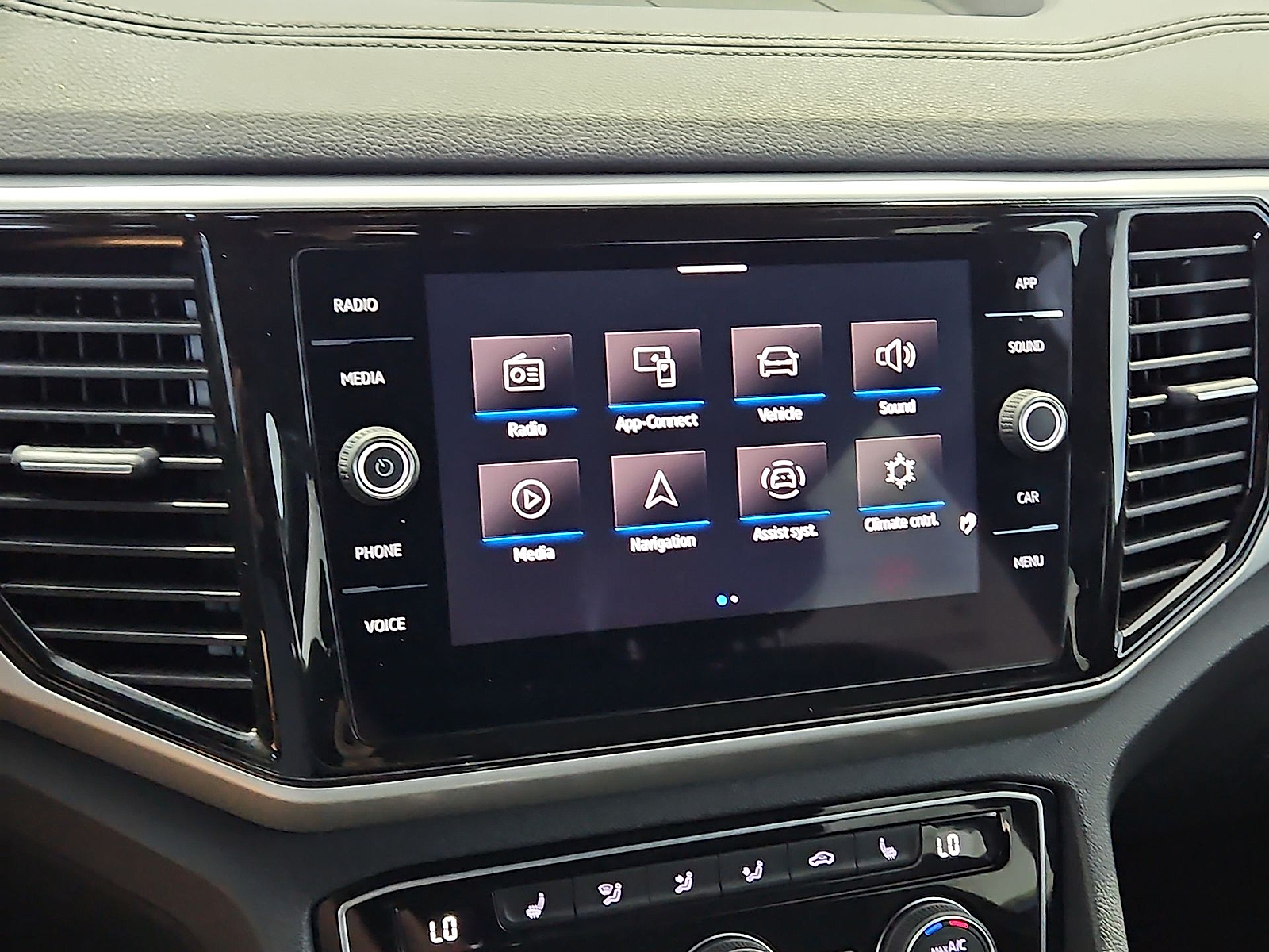 2023 Volkswagen Atlas Cross Sport 3.6L V6 SE w/Technology Pure White at Street VW of Amarillo