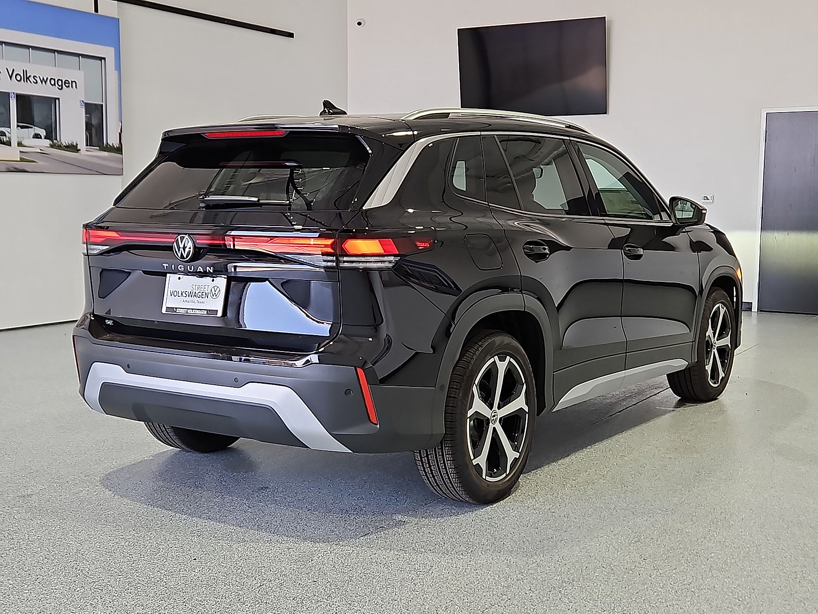 2026 Volkswagen Tiguan SE Deep Black Pearl at Street VW of Amarillo