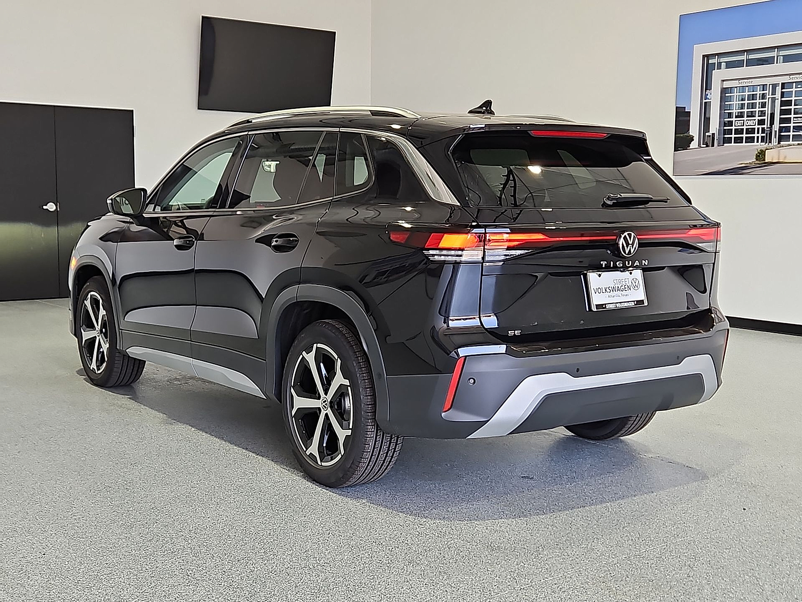 2026 Volkswagen Tiguan SE Deep Black Pearl at Street VW of Amarillo