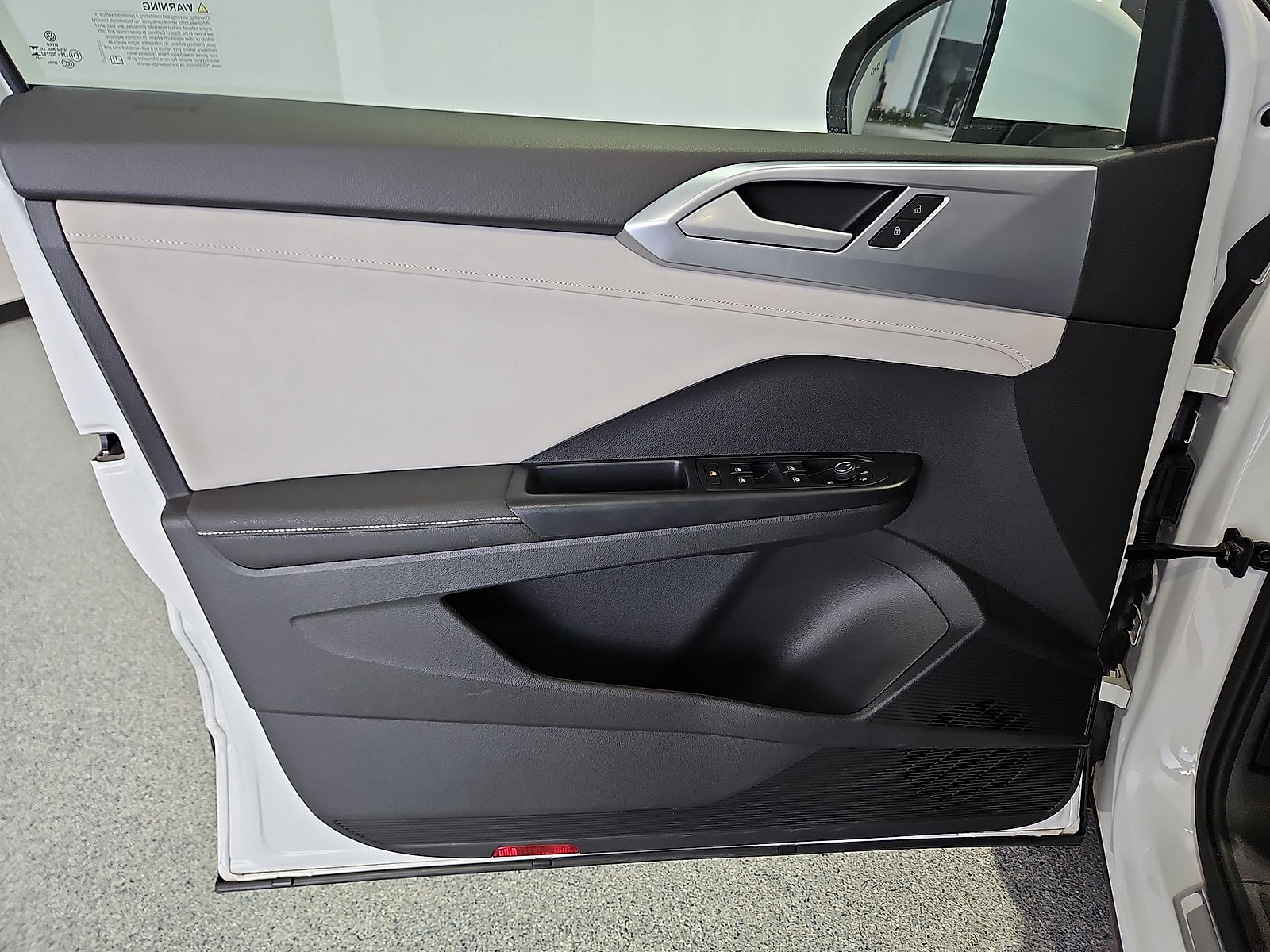 2025 Volkswagen Taos 1.5T SE Pure White at Street VW of Amarillo