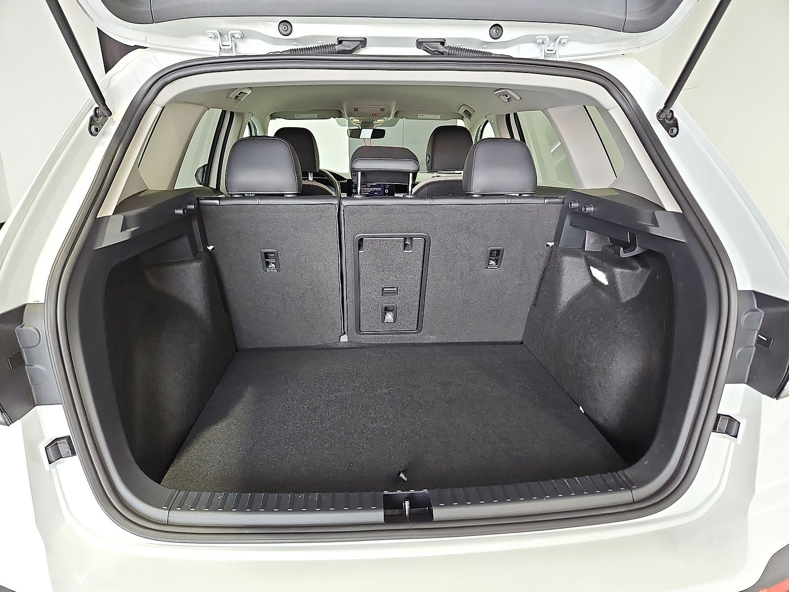 2025 Volkswagen Taos 1.5T SE Pure White at Street VW of Amarillo