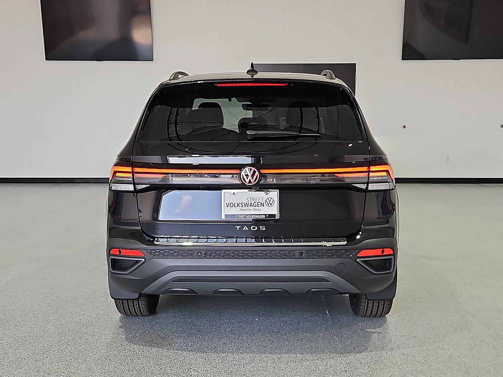 2026 Volkswagen Taos SE Black Deep Black Pearl at Street VW of Amarillo