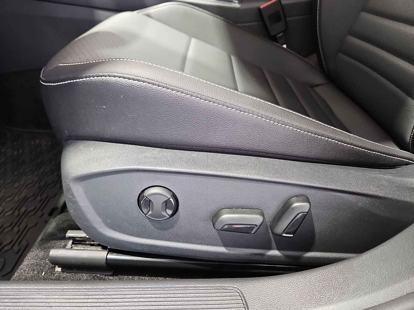 2024 Volkswagen Jetta 1.5T SE Deep Black at Bobby Duby Motors