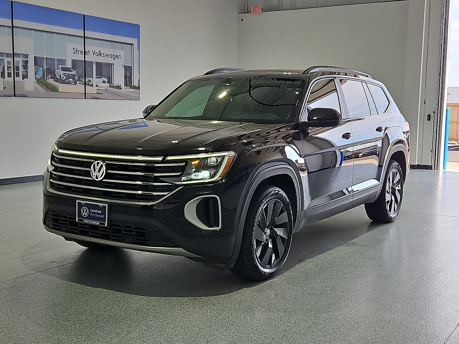 2024 Volkswagen Atlas 2.0T SE w/Technology Deep Black at Bobby Duby Motors