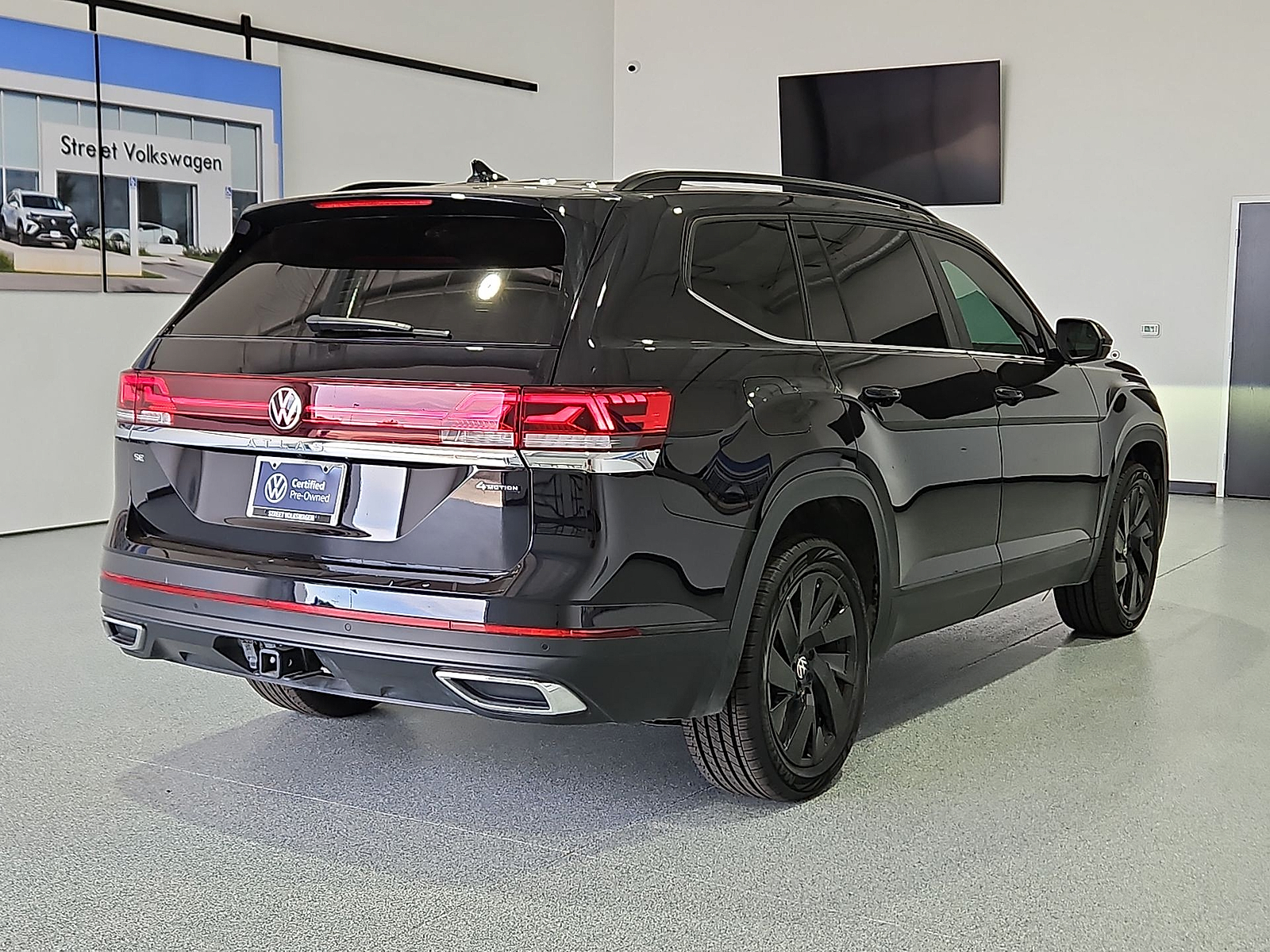 2024 Volkswagen Atlas 2.0T SE w/Technology Deep Black at Bobby Duby Motors