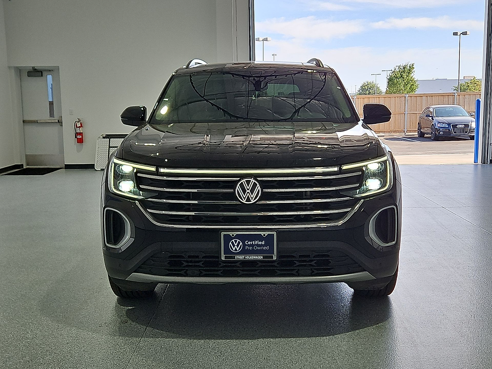 2024 Volkswagen Atlas 2.0T SE w/Technology Deep Black at Bobby Duby Motors