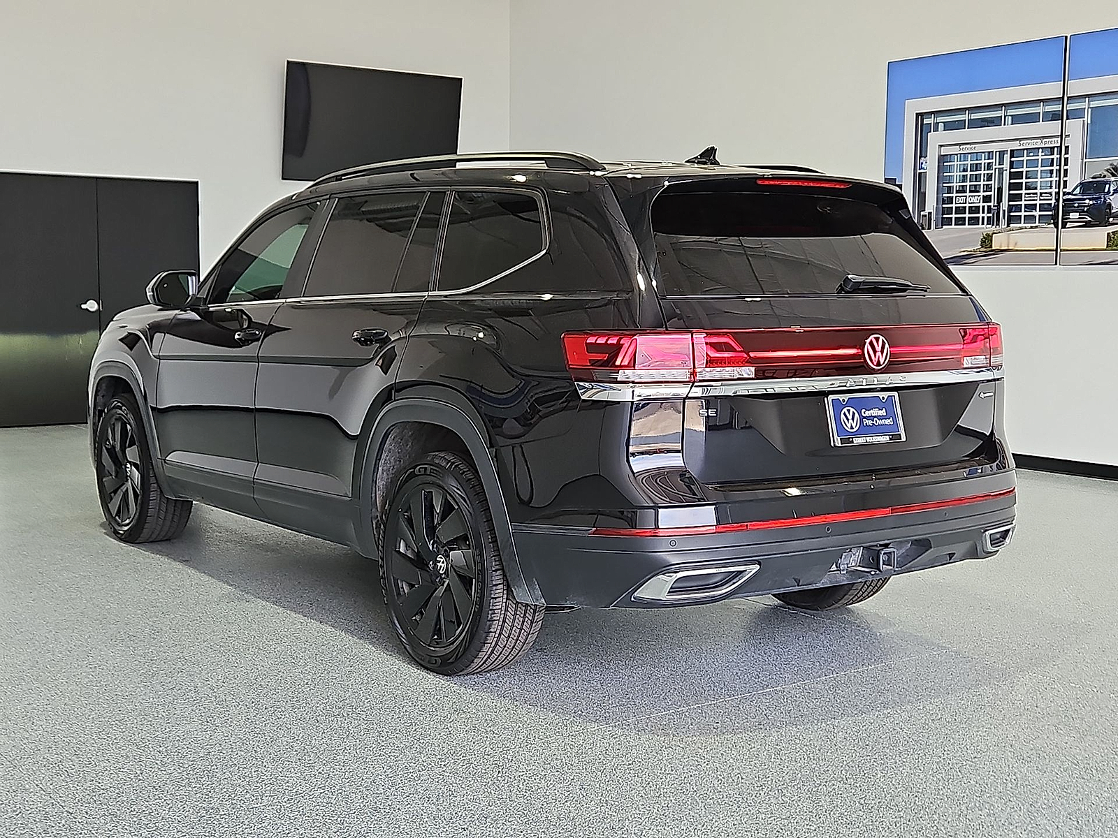 2024 Volkswagen Atlas 2.0T SE w/Technology Deep Black at Bobby Duby Motors
