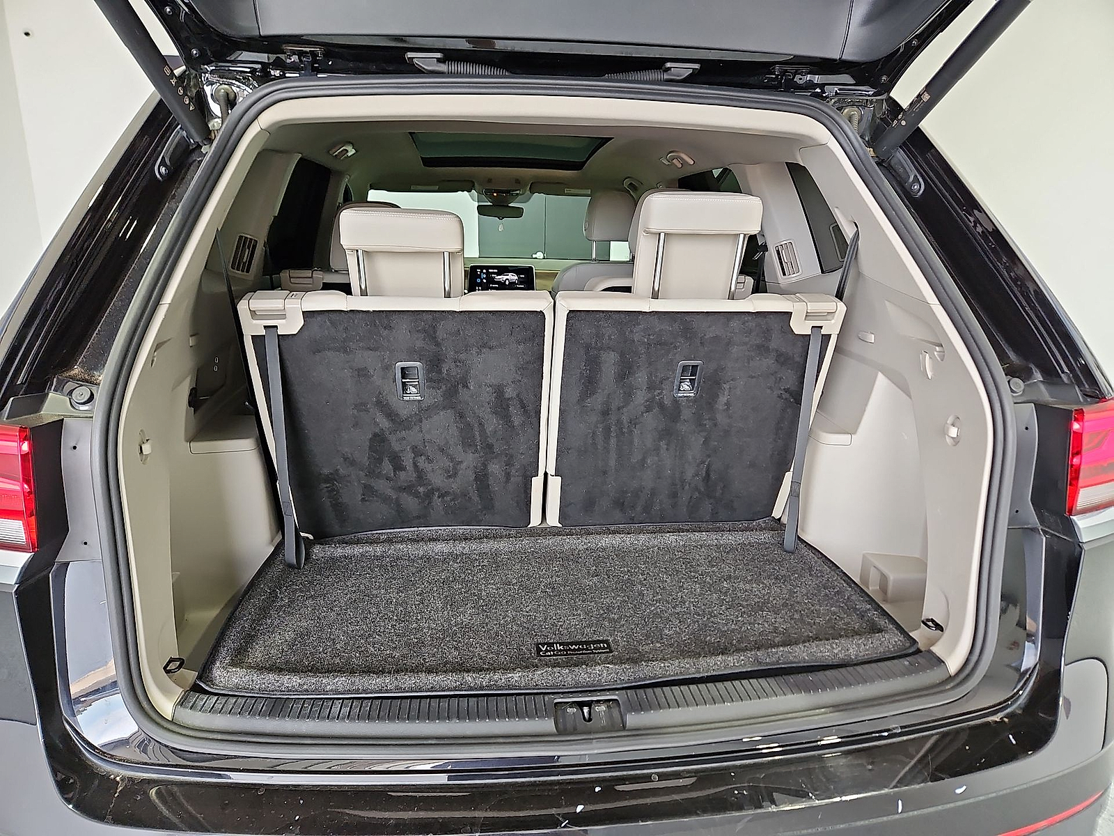 2024 Volkswagen Atlas 2.0T SE w/Technology Deep Black at Bobby Duby Motors