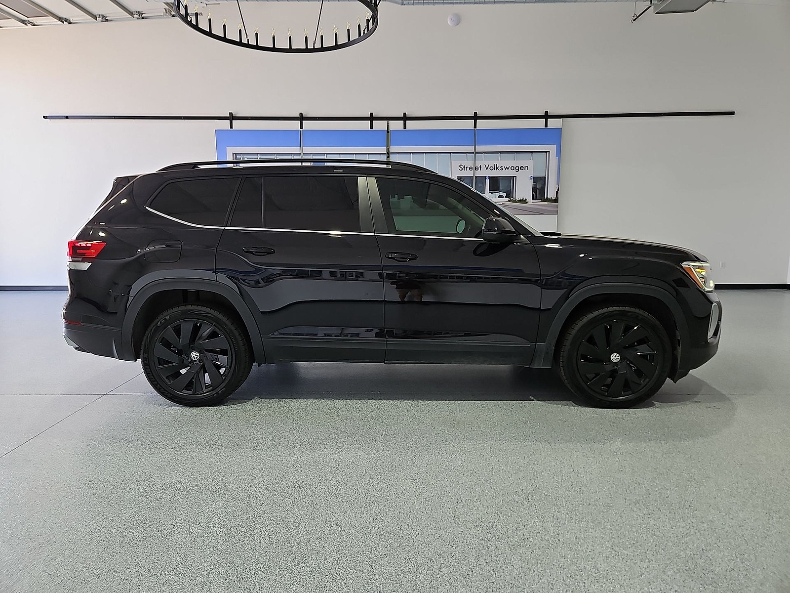 2024 Volkswagen Atlas 2.0T SE w/Technology Deep Black at Bobby Duby Motors