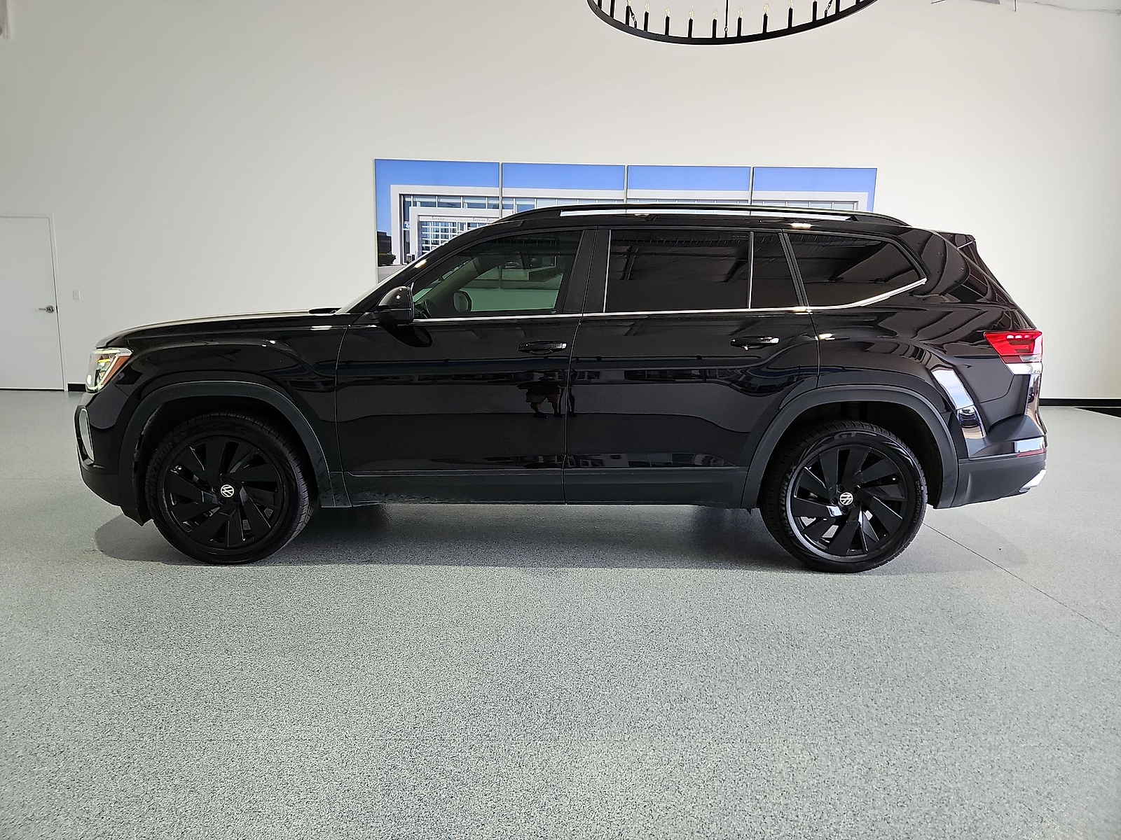 2024 Volkswagen Atlas 2.0T SE w/Technology Deep Black at Bobby Duby Motors