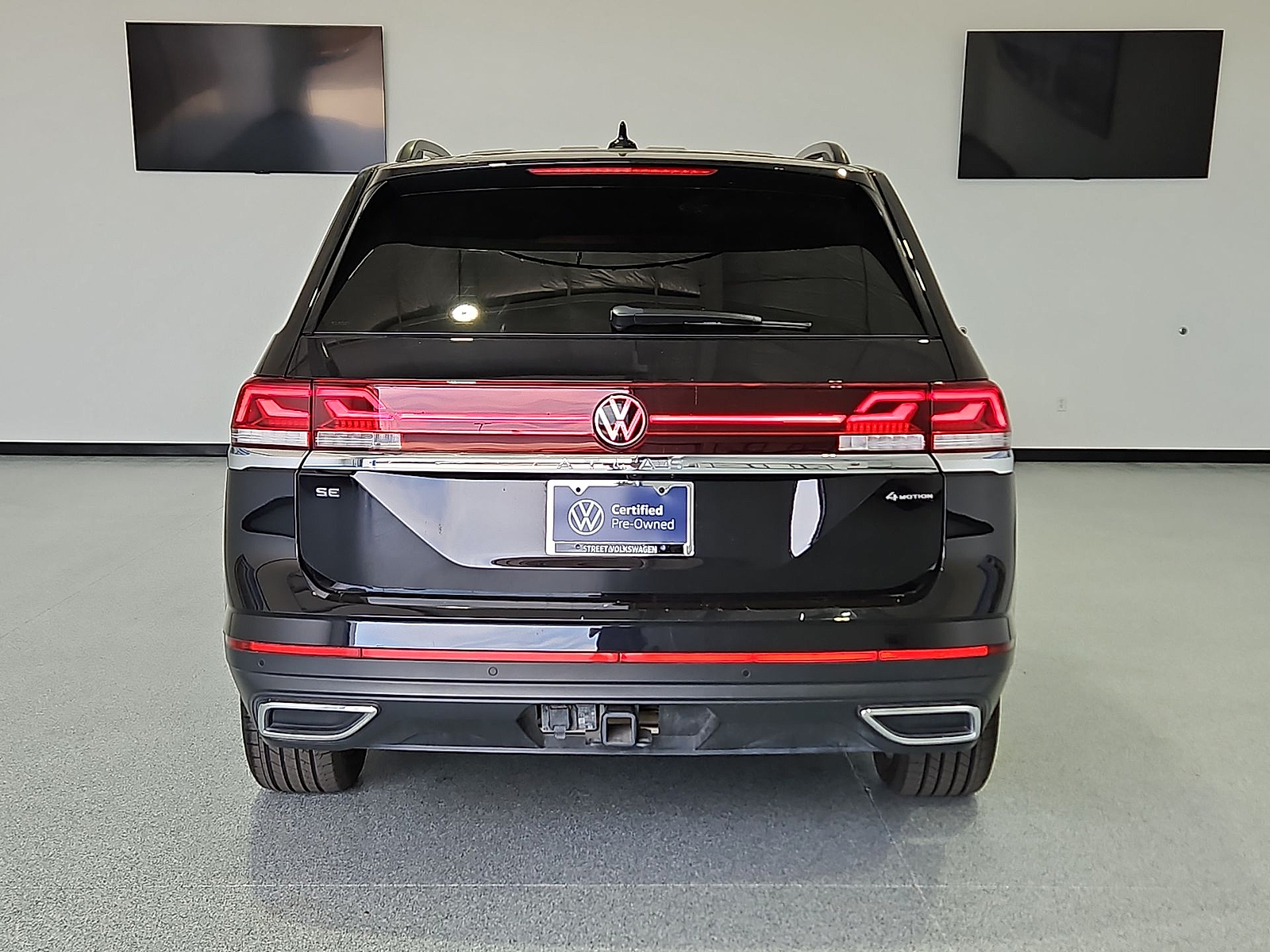 2024 Volkswagen Atlas 2.0T SE w/Technology Deep Black at Bobby Duby Motors