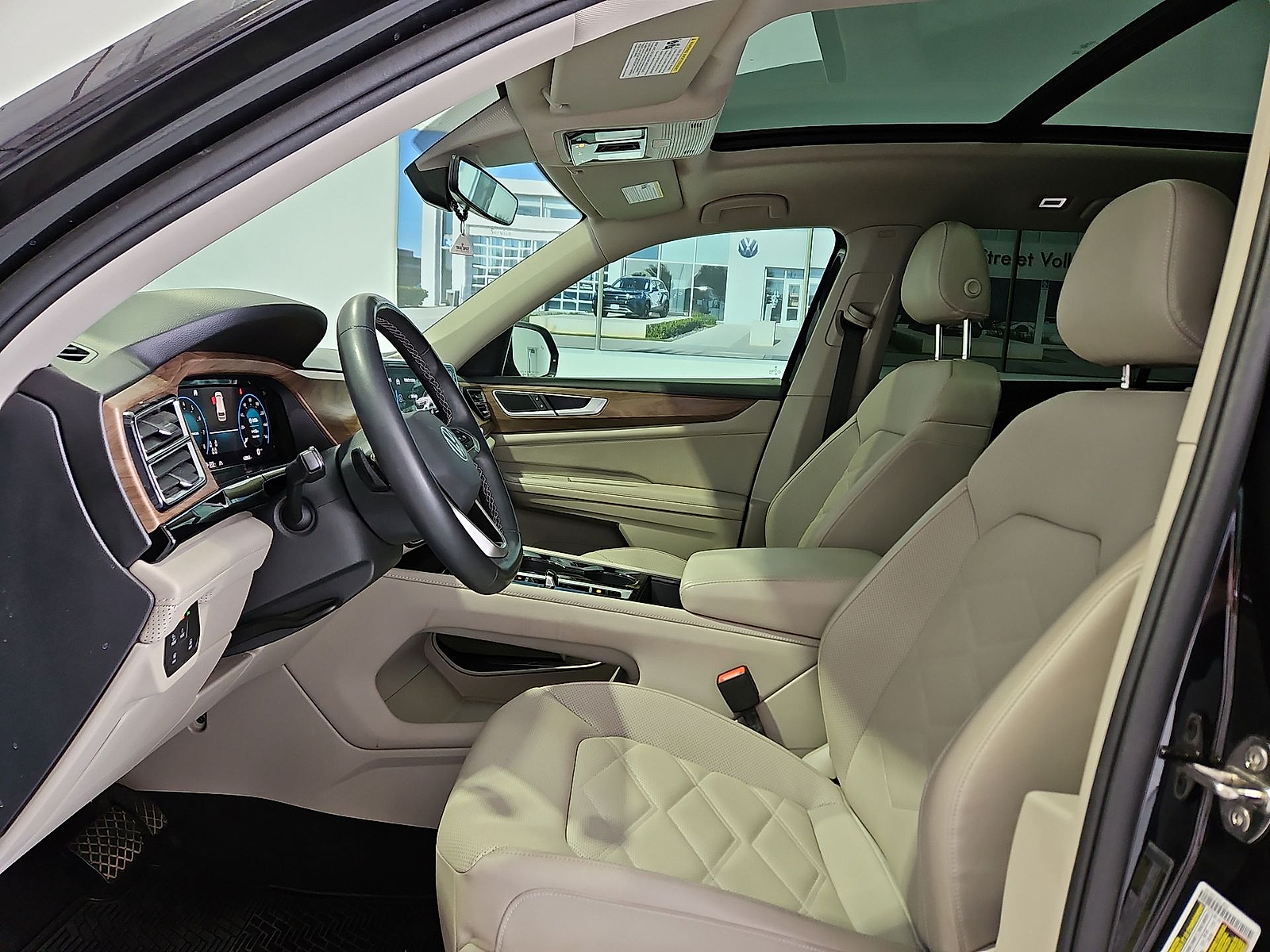 2024 Volkswagen Atlas 2.0T SE w/Technology Deep Black at Bobby Duby Motors