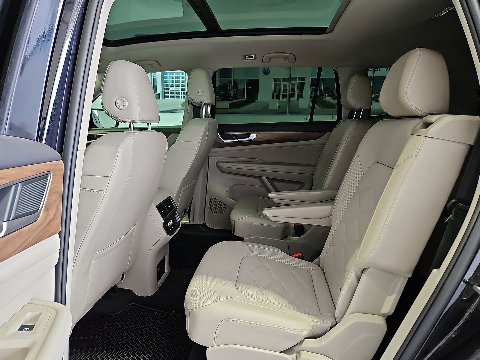 2024 Volkswagen Atlas 2.0T SE w/Technology Deep Black at Bobby Duby Motors