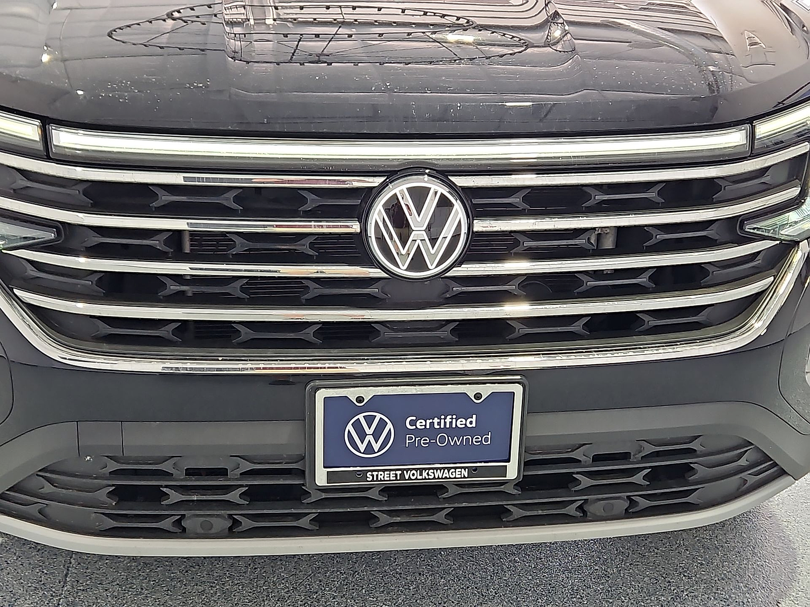 2024 Volkswagen Atlas 2.0T SE w/Technology Deep Black at Bobby Duby Motors