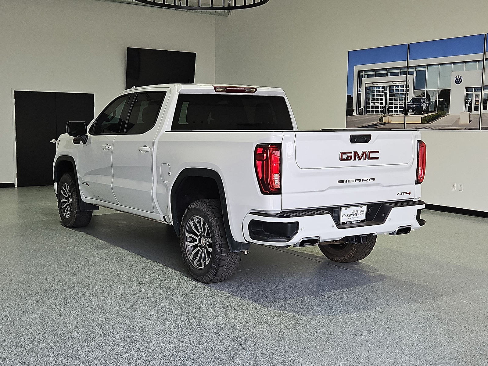 2023 GMC Sierra 1500 4WD Crew Cab Short Box AT4 - 5