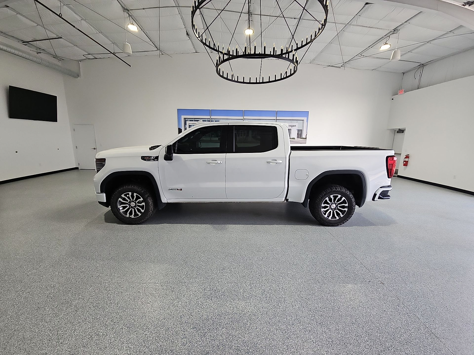 2023 GMC Sierra 1500 4WD Crew Cab Short Box AT4 - 4