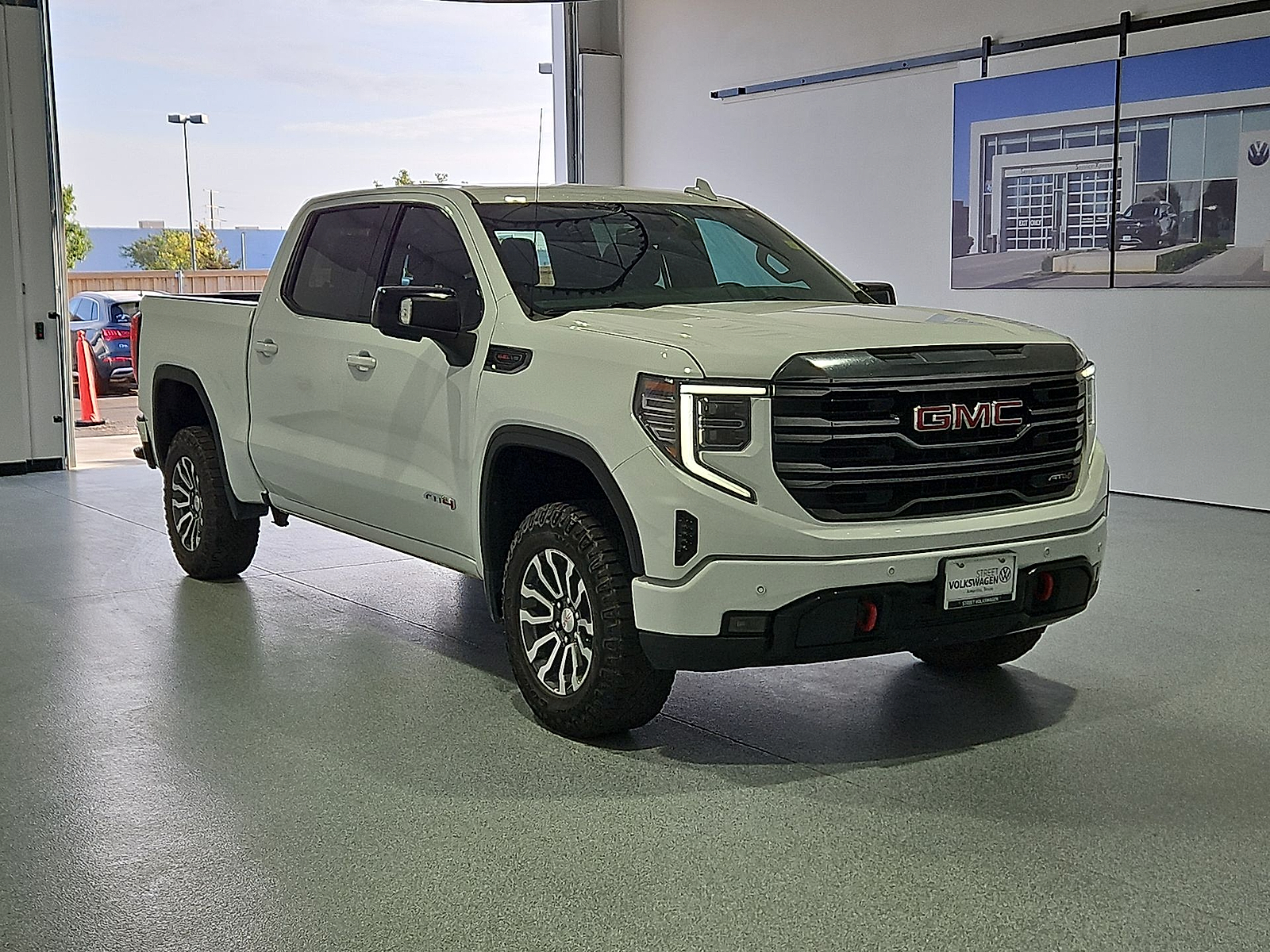 2023 GMC Sierra 1500 4WD Crew Cab Short Box AT4 - 1