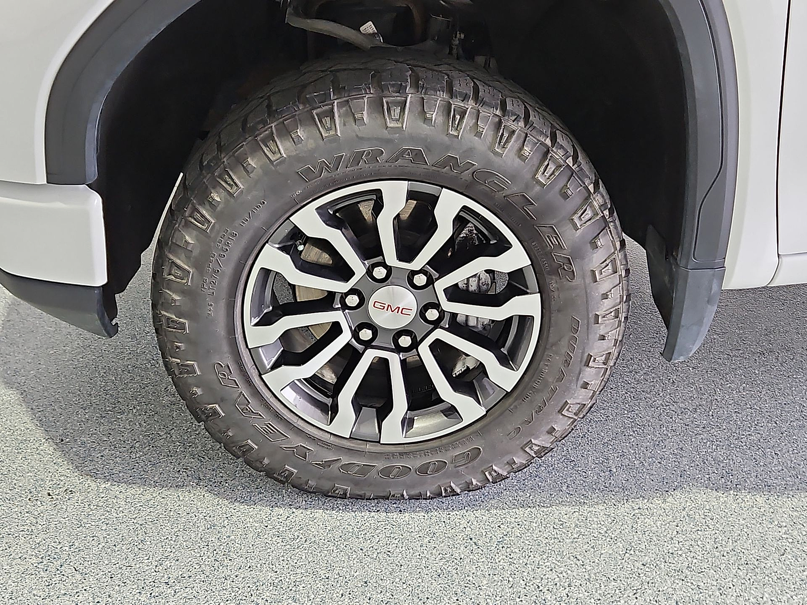 2023 GMC Sierra 1500 4WD Crew Cab Short Box AT4 - 10