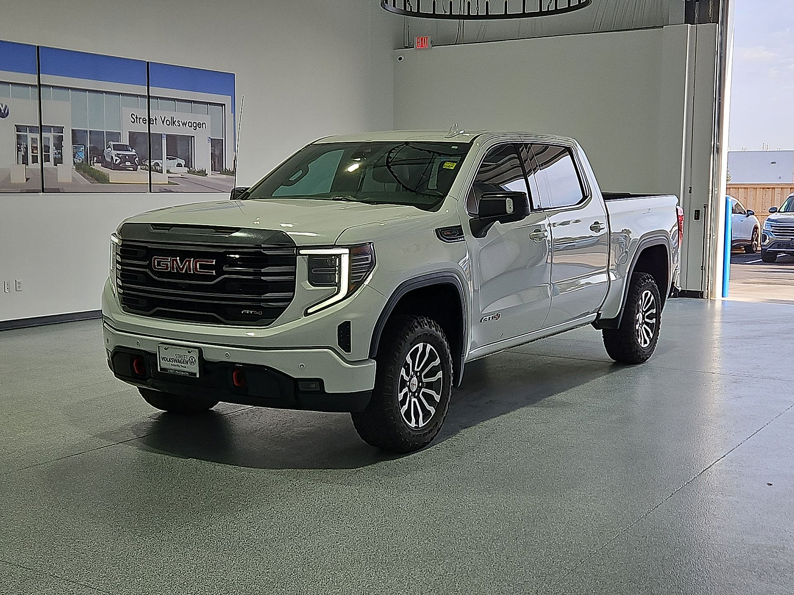 2023 GMC Sierra 1500 4WD Crew Cab Short Box AT4 - 3