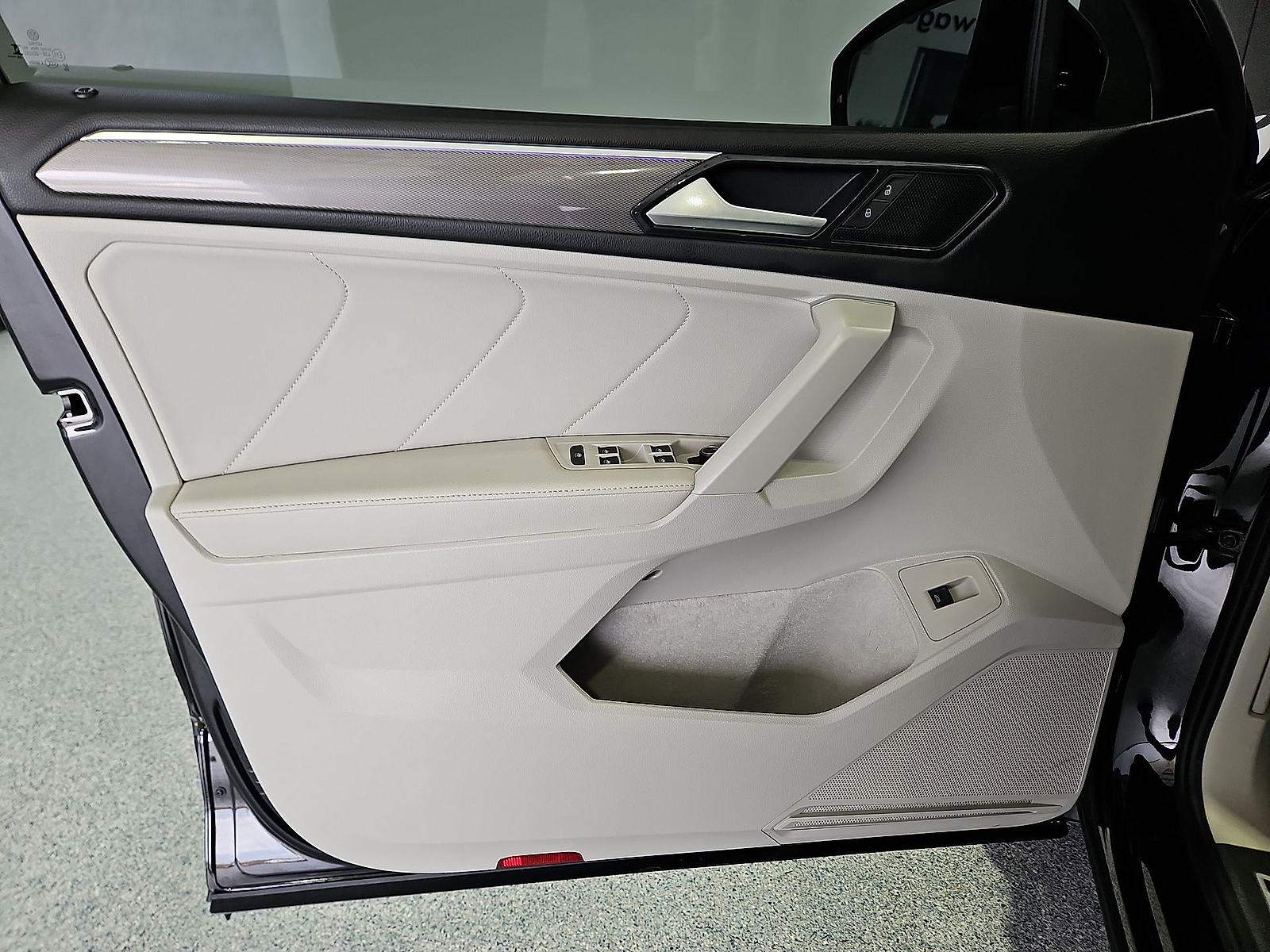 2024 Volkswagen Tiguan 2.0T SE R-Line Black Deep Black at Street VW of Amarillo