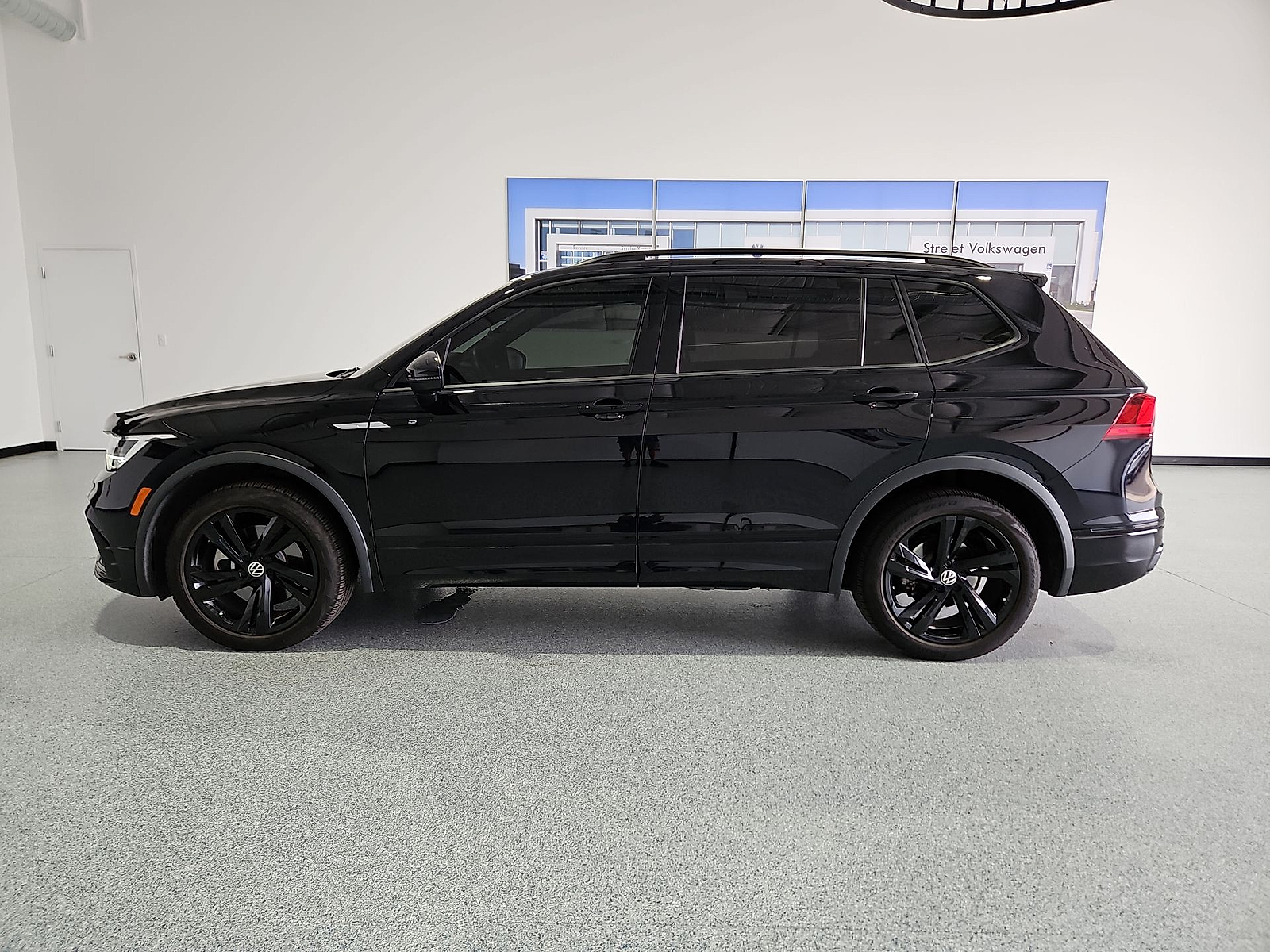 2024 Volkswagen Tiguan 2.0T SE R-Line Black Deep Black at Street VW of Amarillo