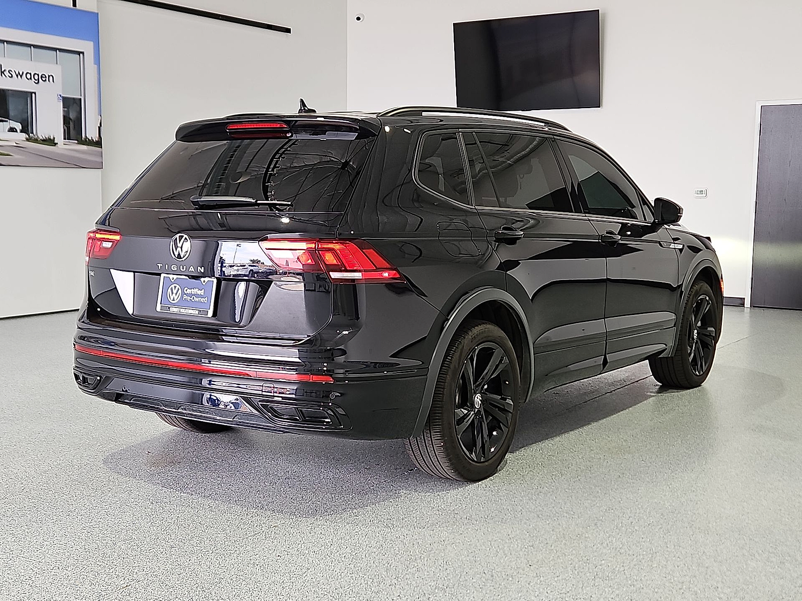 2024 Volkswagen Tiguan 2.0T SE R-Line Black Deep Black at Street VW of Amarillo