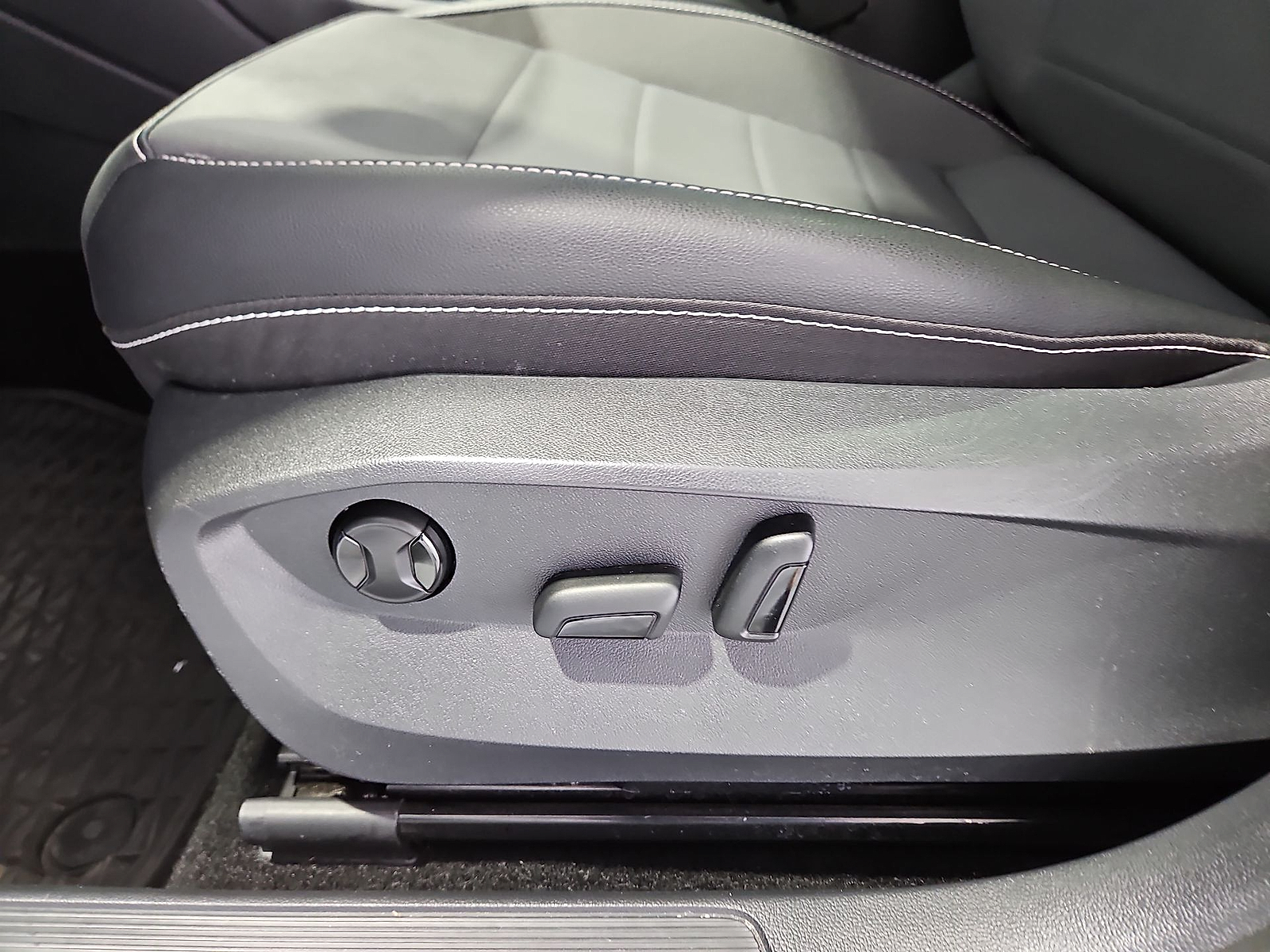 2023 Volkswagen Taos 1.5T SE Platinum Gray Metallic at Bobby Duby Motors