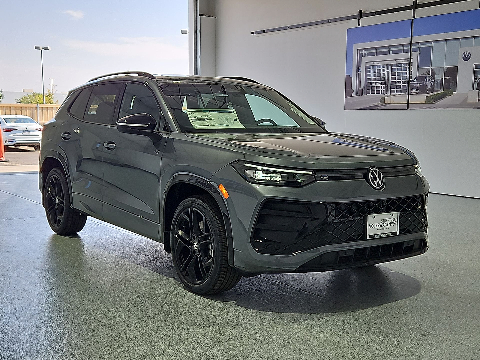 2026 Volkswagen Tiguan photo 2 of 22