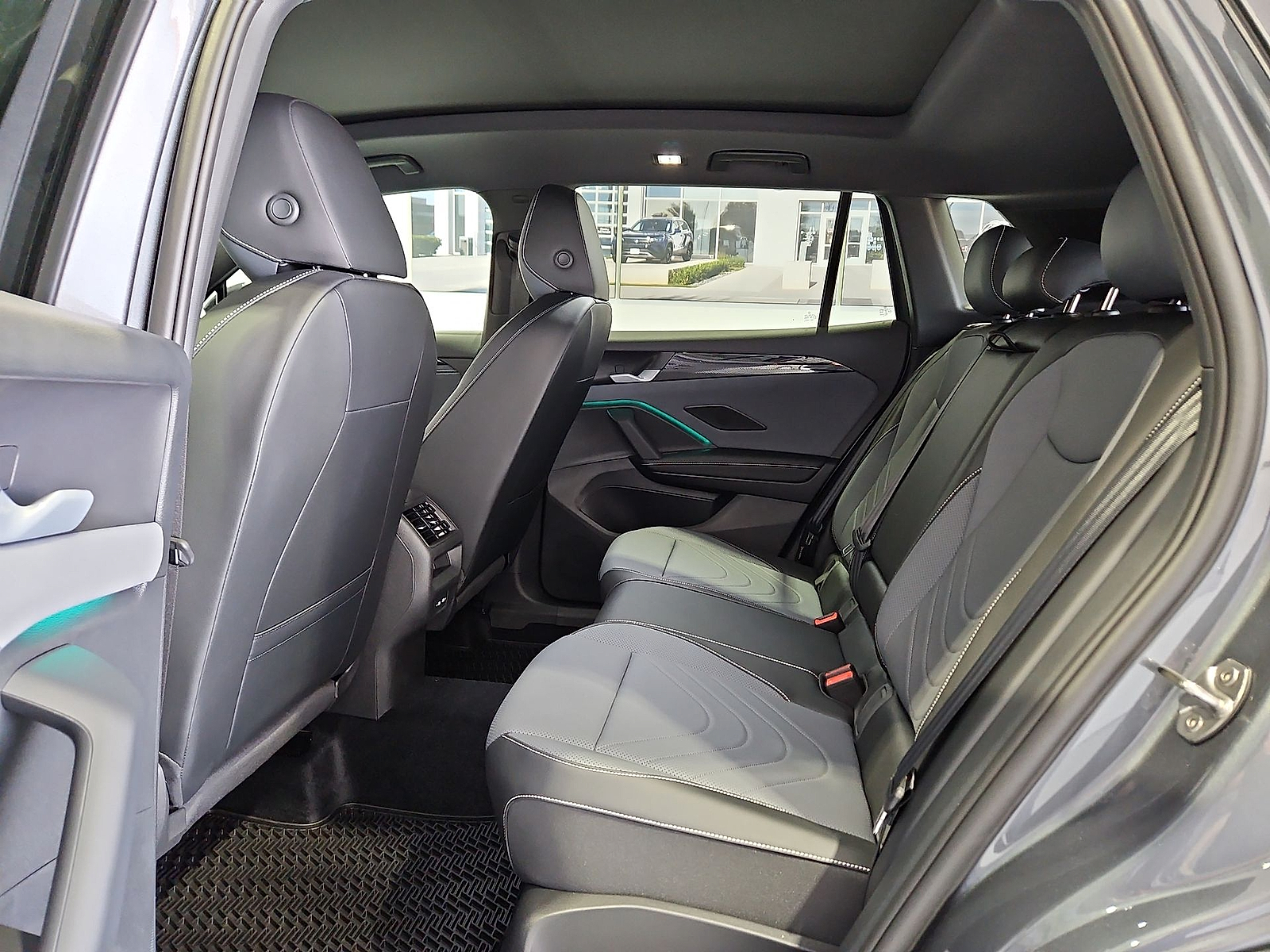 2026 Volkswagen Tiguan photo 13 of 22