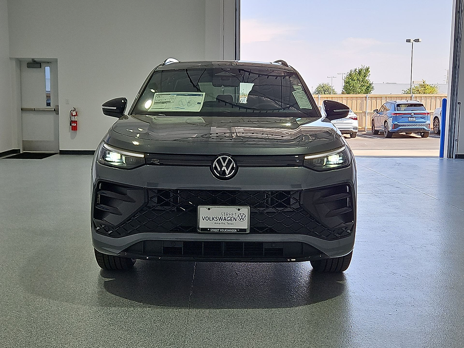 2026 Volkswagen Tiguan photo 3 of 22